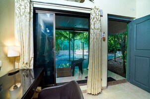 Pool Forest Suite | Courtyard view