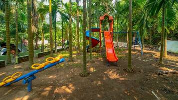 Children’s play area – outdoor