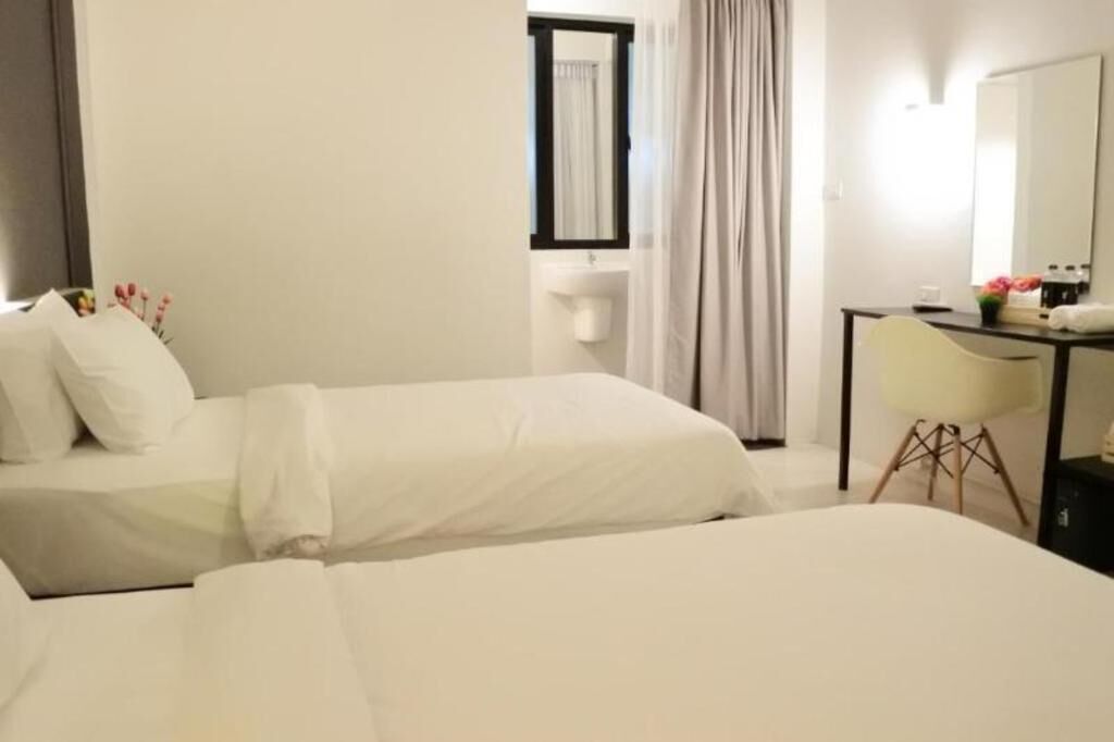 Escritorio, wifi gratis y ropa de cama 