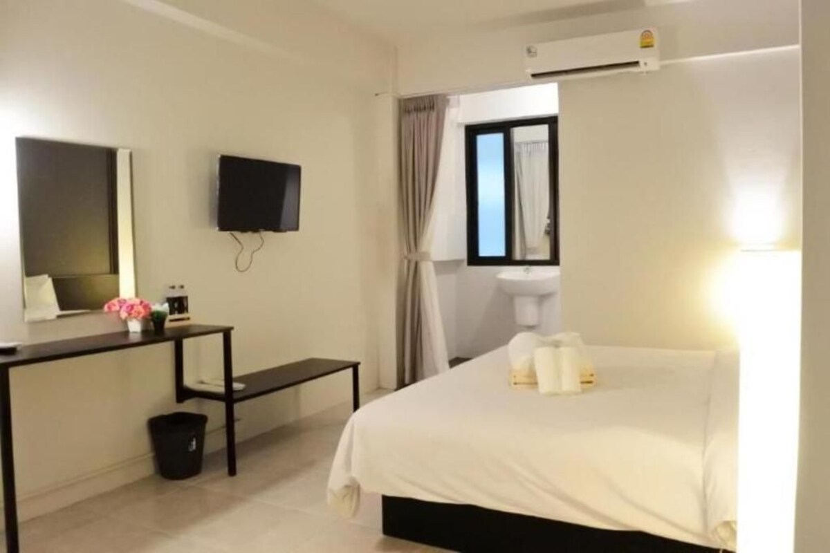 Desk, WiFi (free), bed sheets