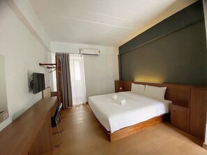 Desk, free WiFi, bed sheets - Shane Hotel Chiangmai (Chiang Mai)
