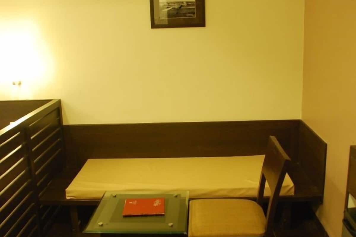 Minibar, desk, soundproofing, iron/ironing board