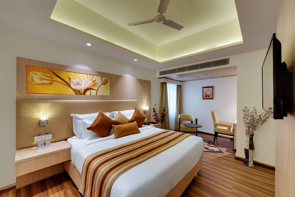 Superior Double Room | In-room safe, desk, blackout drapes, iron/ironing board