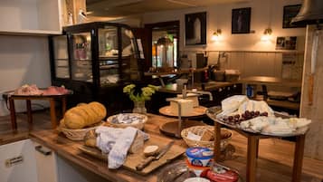 Free daily continental breakfast