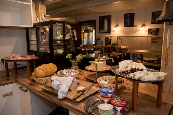 Free daily continental breakfast 