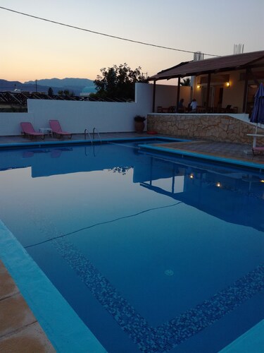 Karmi Studios & Apartments