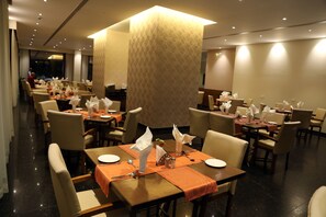 Frühstück, Mittagessen, Abendessen, internationale Küche