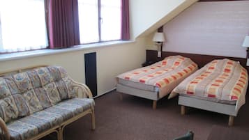 Skrivebord, baby-/barnesenge (tillægsgebyr), ekstra senge (tillægsgebyr)