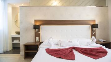 Minibar, desk, soundproofing, cribs/infant beds