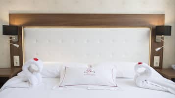 Minibar, meja kerja, kedap suara, dan tempat tidur bayi (biaya tambahan)