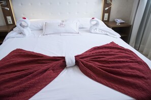 Minibar, desk, soundproofing, cribs/infant beds - Hotel El Mudayyan (Teruel)