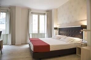 Minibar, skrivebord, lydisolert og barnesenger