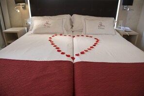 Minibar, desk, soundproofing, cribs/infant beds - Hotel El Mudayyan (Teruel)