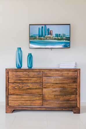 Family Condo, Kitchen, Courtyard Area | Room amenity