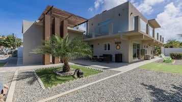 Mặt tiền nơi lưu trú