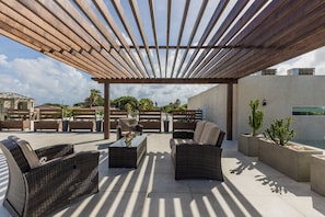 Family Condo, Kitchen, Courtyard Area | Terrace/patio