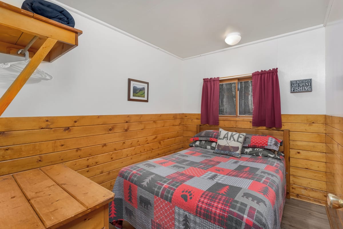 Black Bear Cabin | Laptop workspace, WiFi (free), bed sheets
