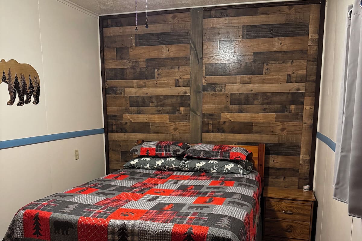 Koala Bear Cabin | Laptop workspace, WiFi (free), bed sheets