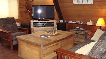 Flat-screen TV, fireplace, DVD player