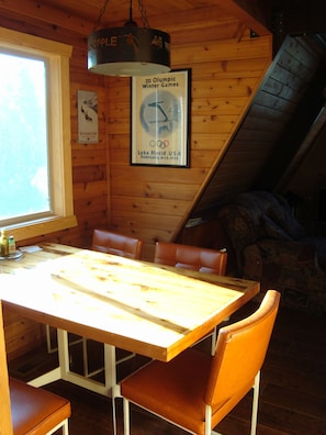 Dining - Wudenknipple (Bessemer)