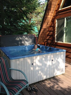 Outdoor spa tub - Wudenknipple (Bessemer)