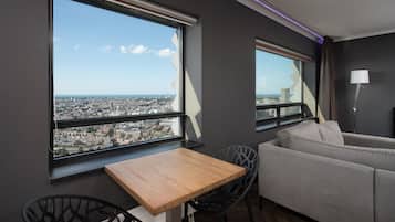 Panorama-lejlighed - 1 soveværelse (39th floor 773) | Opholdsområde | Fladskærms-tv