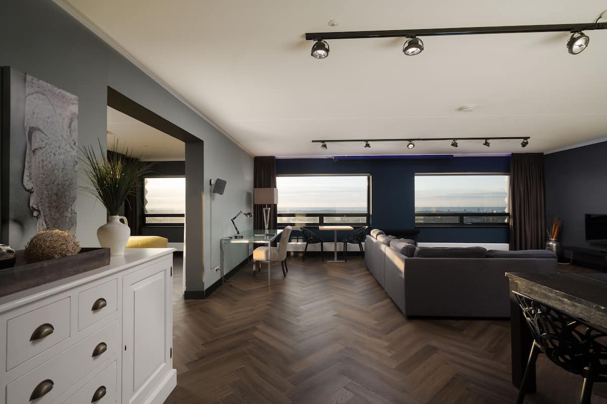1 habitación, ropa de cama hipoalergénica y decoración personalizada