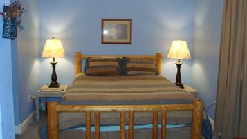 House, 3 Bedrooms, 2 Bathrooms (The Blue House Ironwood, MI) | 3 bedrooms, individually decorated, individually furnished, free WiFi