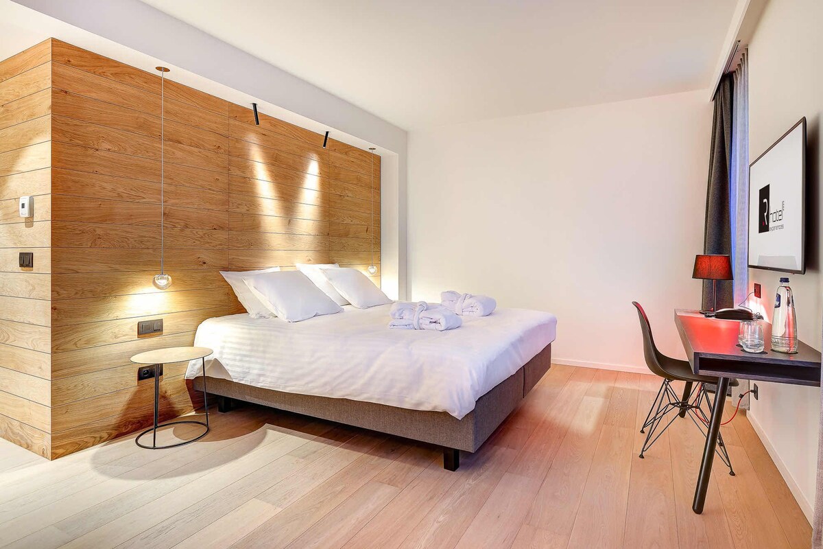 Junior Double Room | Premium bedding, in-room safe, desk, blackout drapes