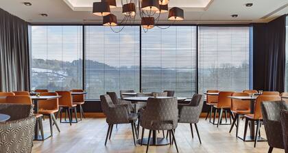 R hotel experiences
