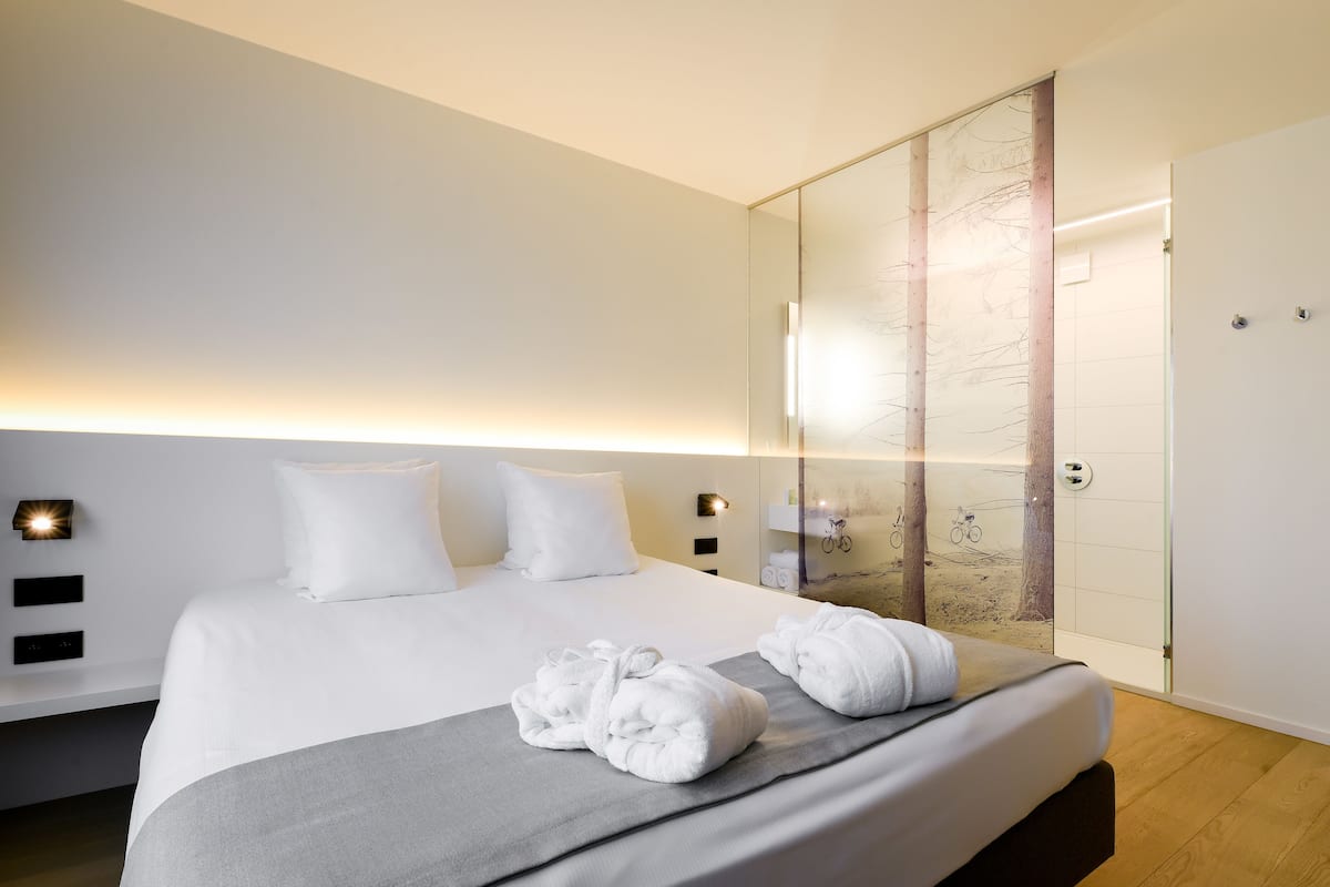 Comfort Double or Twin Room | Premium bedding, in-room safe, desk, blackout drapes