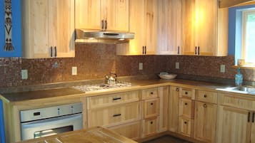 Deluxe House, 2 Bedrooms, 2 Bathrooms (Bear Cabin on Wolverine Trails) | Private kitchen | Full-sized fridge, microwave, oven, stovetop