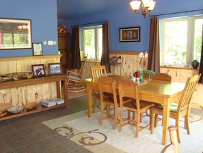 Deluxe House, 2 Bedrooms, 2 Bathrooms (Bear Cabin on Wolverine Trails) | In-room dining - The Bear Cabin (Ironwood)
