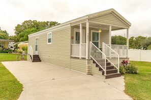 Basic Cottage, 1 Bedroom | Terrace/patio - Baker Acres (Zephyrhills)