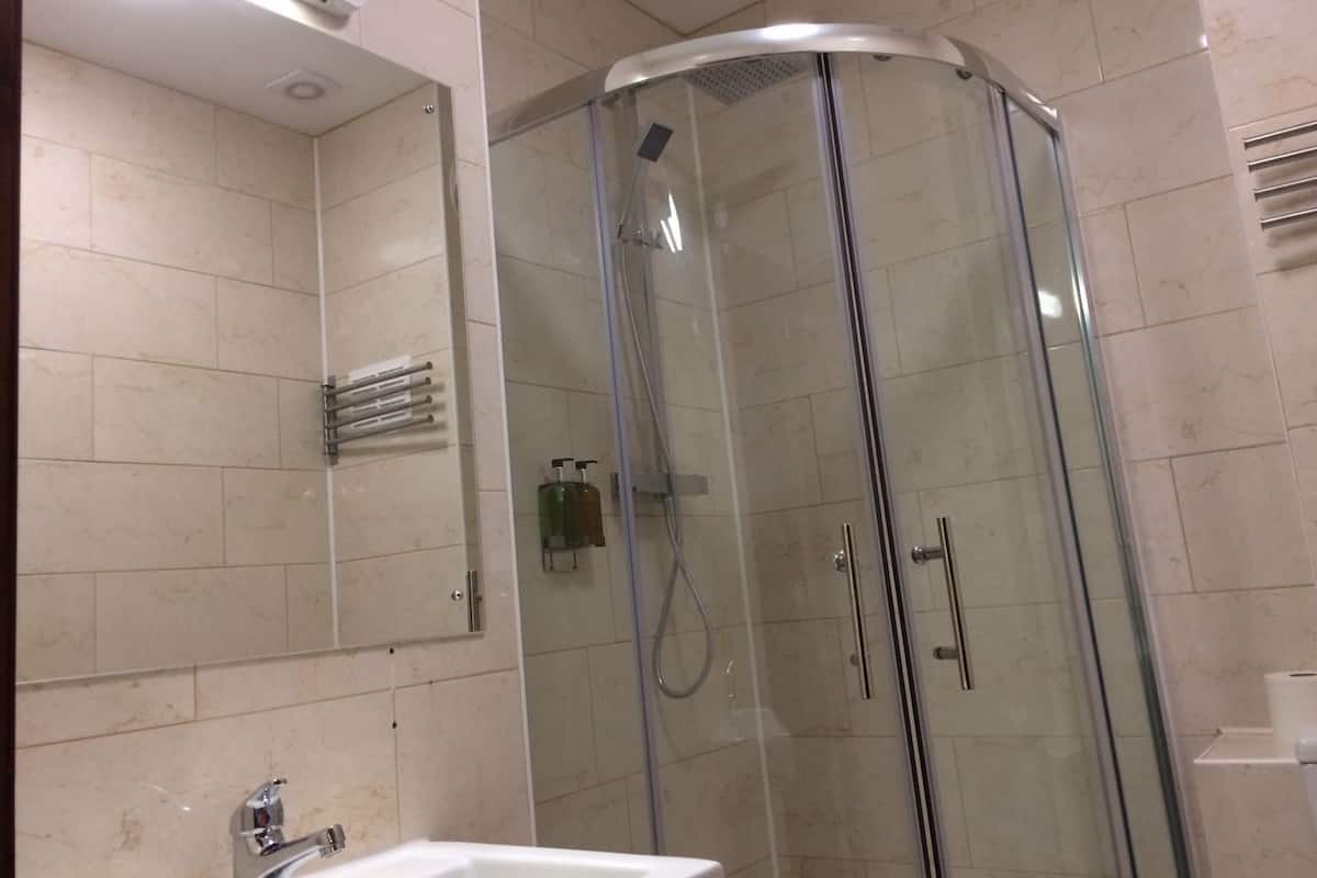 Shower, towels