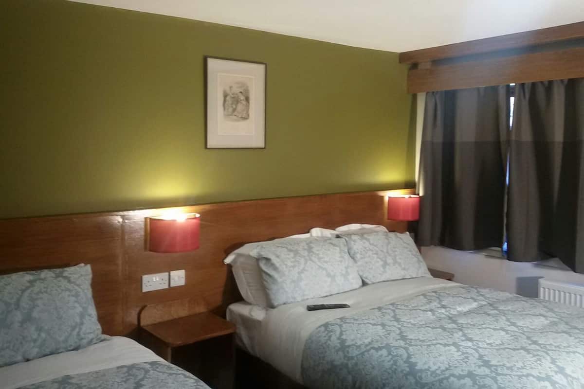 Deluxe Twin Room | Premium bedding, individually furnished, desk, blackout drapes