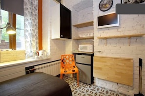 Studio, op tussenverdieping (Small) | Individueel gedecoreerd, individueel gemeubileerd