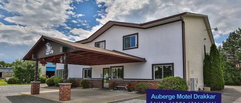 Pintu masuk hartanah