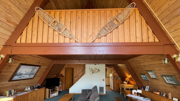 Nhà gỗ, 2 phòng ngủ, bồn tắm nước nóng (Mittenwald Big Powderhorn) | Khu phòng khách | TV màn hình phẳng, lò sưởi 