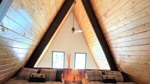 Nhà gỗ, 2 phòng ngủ, bồn tắm nước nóng (Mittenwald Big Powderhorn) | 2 phòng ngủ, truy cập Internet không dây miễn phí, trang trí khác biệt 