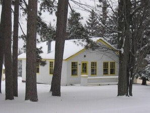 Front of property - Haus 130 (Montreal)