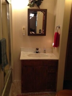 Standard Cabin, 3 Bedrooms, Non Smoking (Haus #130, Hurley) | Bathroom
