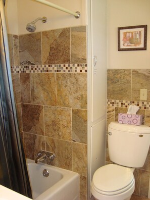 Standard House, 4 Bedrooms, Non Smoking (The Gile Lake Getaway Hurley) | Bathroom | Combined shower/tub, free toiletries, hair dryer, towels - Gile Lake Getaway (Gile)