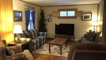 Economy House, 3 Bedrooms, Non Smoking (Cary Mine Hurley) | 3 bedrooms, free rollaway beds, free WiFi, bed sheets