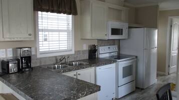 Cottage | Private kitchen | Fridge, microwave, oven, stovetop