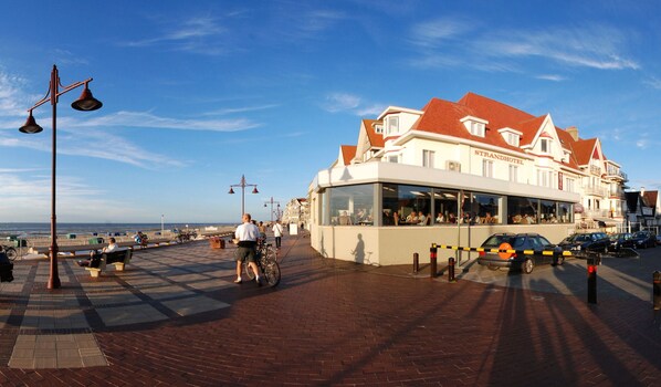 ด้านหน้าที่พัก