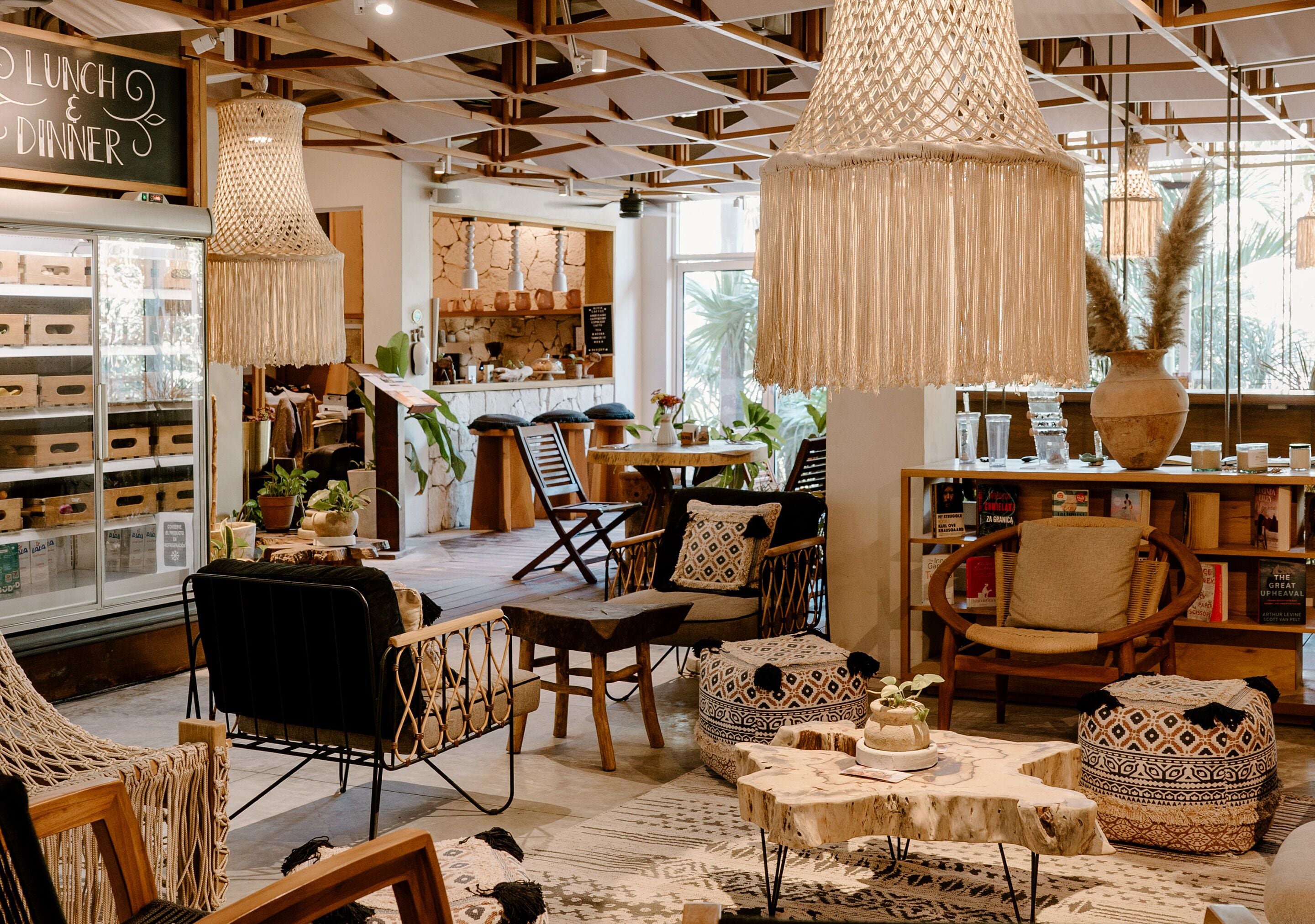 2 restaurants, breakfast, lunch, dinner served; international cuisine