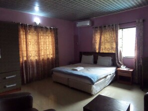 Classic Room, 1 Double Bed | Desk
