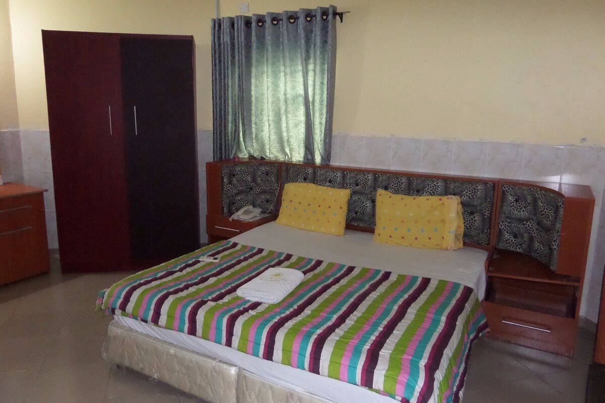 Economy Room, 1 Double Bed | Desk