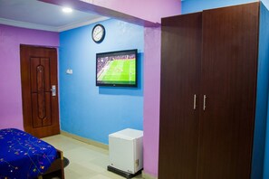 Quarto casal standard, 1 cama de casal | Escrivaninha